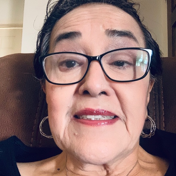 Meet your Posher, Sandra - Picture 1 of 1